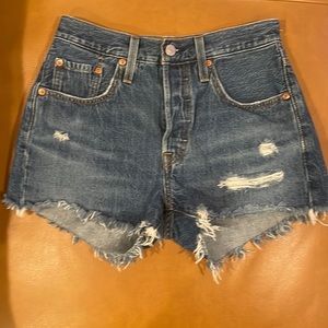 Woman’s Levi short jeans